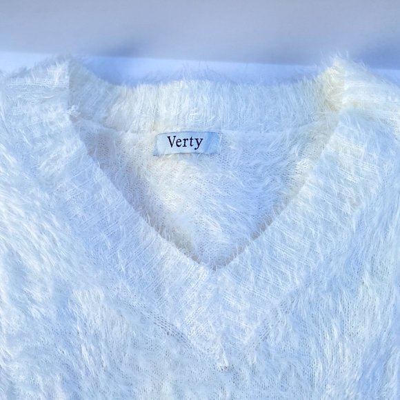 Faux fur long sleeve V-neck - Picture 2 of 4